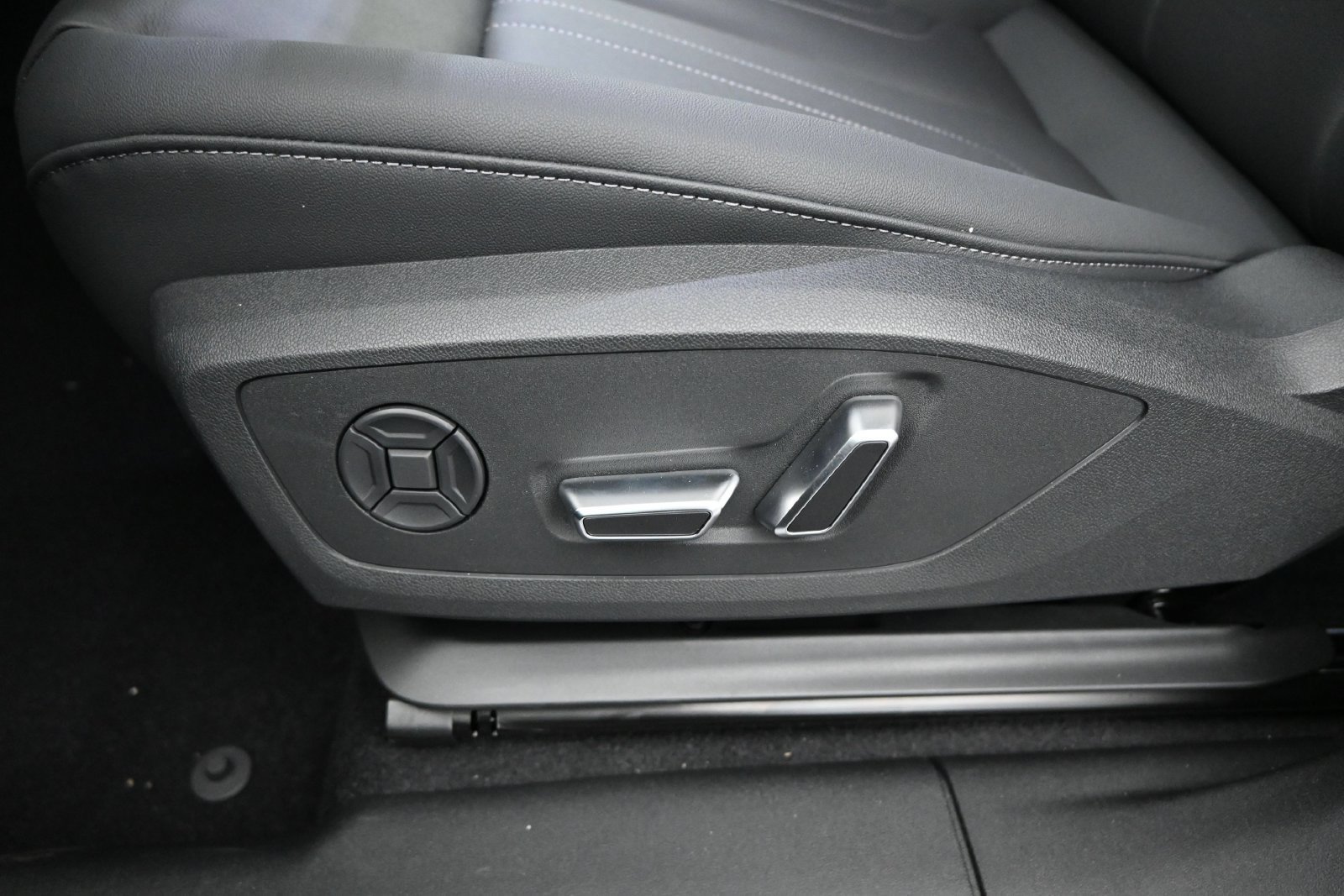 New 2026 Audi Q3 quattro 2.0T AWD/4WD image 8