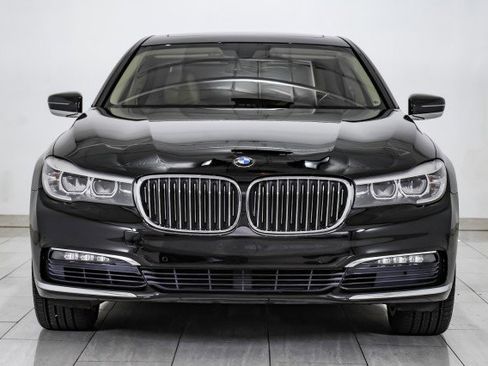 Used 2017 BMW 740i xDrive image 3