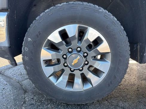 Certified 2024 Chevrolet Silverado 2500 LT AWD/4WD image 9
