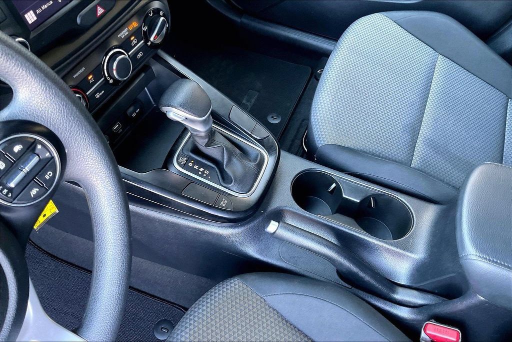 Used 2025 Kia Soul LX w/ LX Technology Package FWD image 16