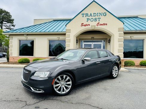 Used 2018 Chrysler 300 Limited w/ Safetytec Plus Group image 3
