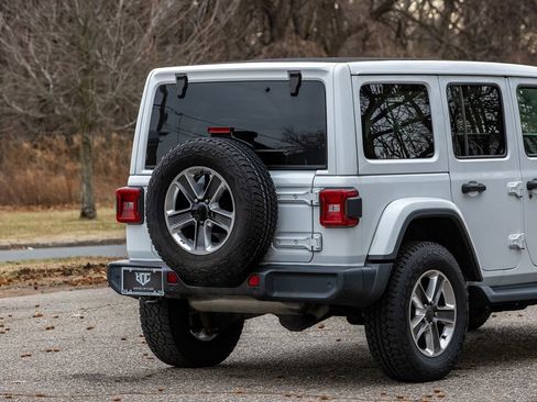 Used 2020 Jeep Wrangler Unlimited Sahara image 5