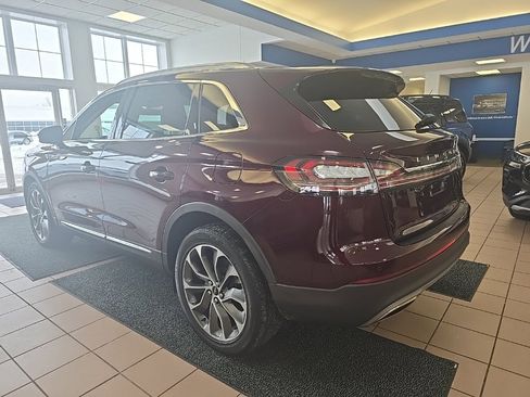 Used 2022 Lincoln Nautilus Reserve image 3