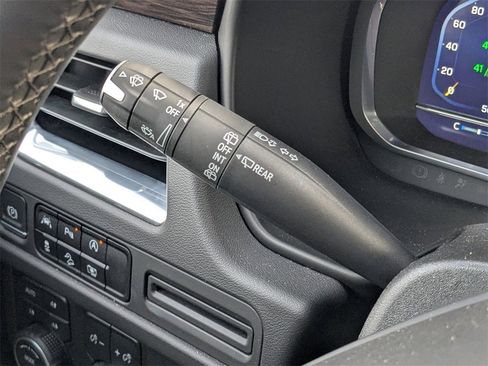 Used 2023 Chevrolet Tahoe Z71 w/ Luxury Package image 27