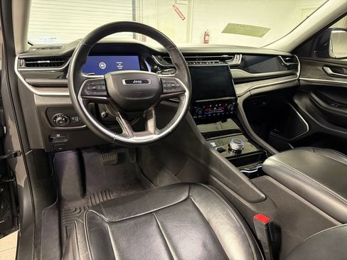 Used 2022 Jeep Grand Cherokee Limited w/ Luxury Tech Group II AWD/4WD image 28