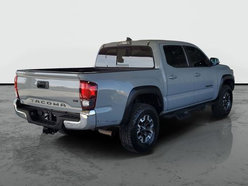 Used 2019 Toyota Tacoma TRD Off-Road RWD image 2