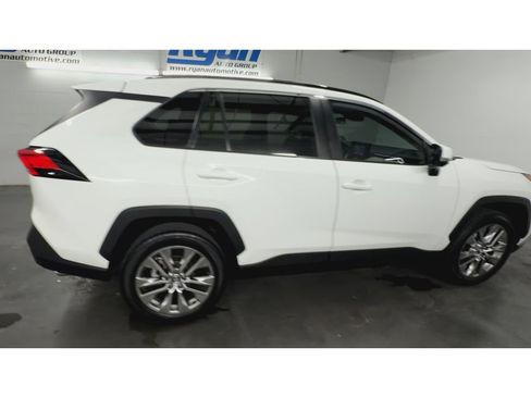 Used 2020 Toyota RAV4 XLE FWD image 9