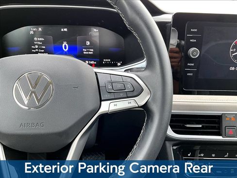 Used 2025 Volkswagen Taos SE AWD/4WD image 16