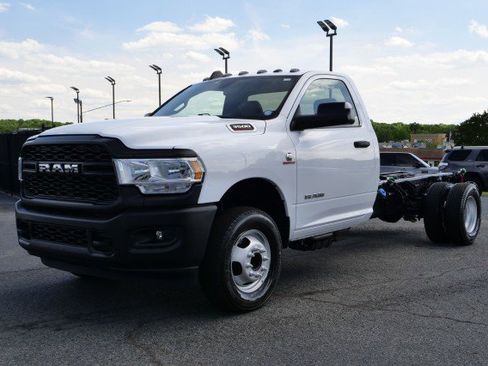Used 2022 RAM 3500 Tradesman RWD image 6