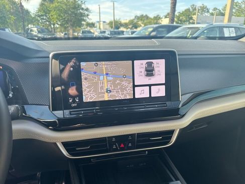 Certified 2025 Volkswagen Atlas Cross Sport SEL Premium R-Line image 21