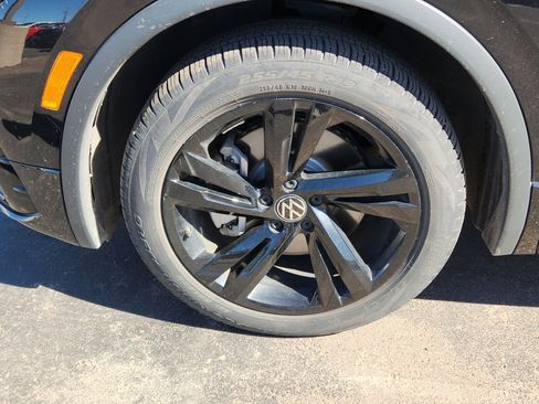 Used 2023 Volkswagen Tiguan SE R-Line image 7