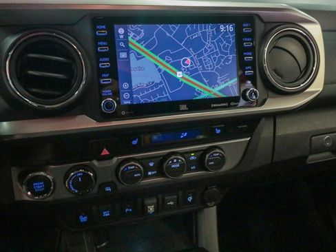 Used 2021 Toyota Tacoma Limited image 15