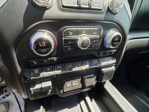 Used 2020 GMC Sierra 2500 Denali w/ Denali Ultimate Package AWD/4WD image 19