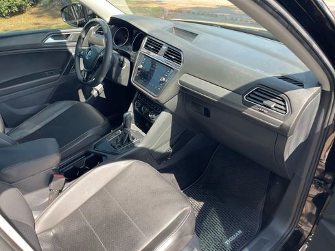 Used 2021 Volkswagen Tiguan SE image 14