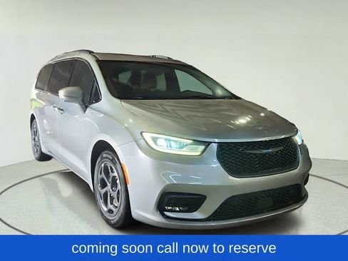Used 2021 Chrysler Pacifica Touring-L w/ S Appearance Package FWD image 1