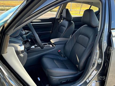 New 2025 Nissan Altima 2.5 SR image 9