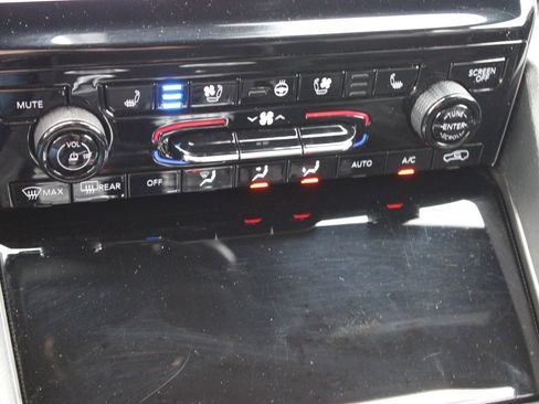 Used 2024 Jeep Grand Cherokee L Limited w/ Luxury Tech Group II image 16