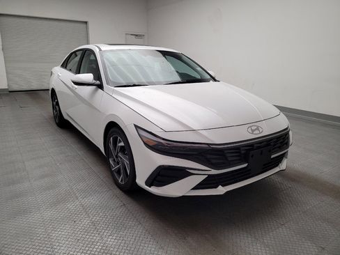 Used 2025 Hyundai Elantra SEL image 13