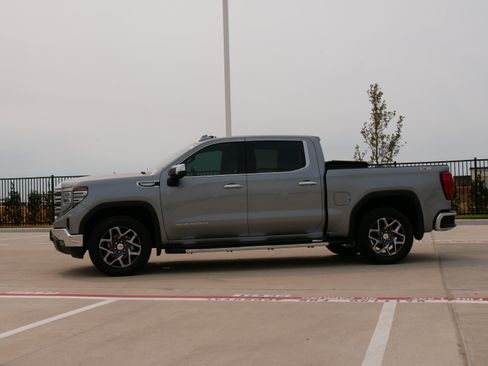 Used 2025 GMC Sierra 1500 SLT AWD/4WD image 6