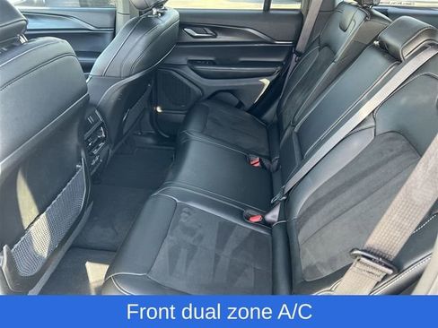 Used 2025 Jeep Grand Cherokee Altitude image 29