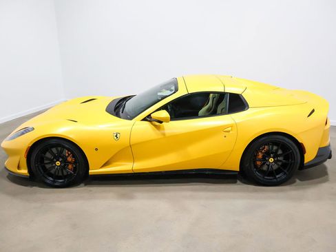 Used 2022 Ferrari 812 GTS image 18