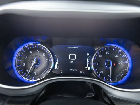 Used 2020 Chrysler Pacifica Touring-L Plus w/ S Appearance Package FWD image 32