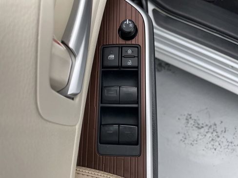 Used 2023 Toyota Sienna XLE image 20