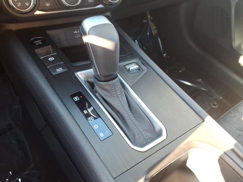 Certified 2025 Nissan Kicks SV image 23