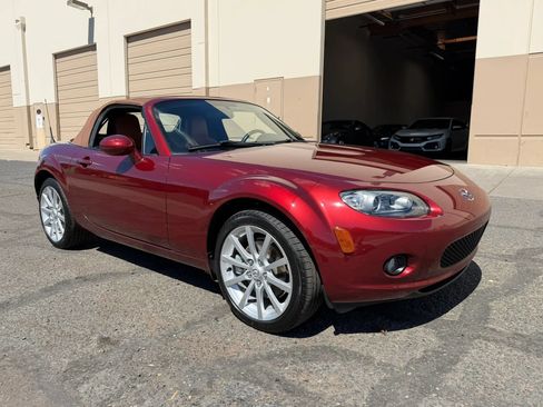 Used 2006 MAZDA MX-5 Miata Grand Touring w/ Premium Pkg RWD image 24