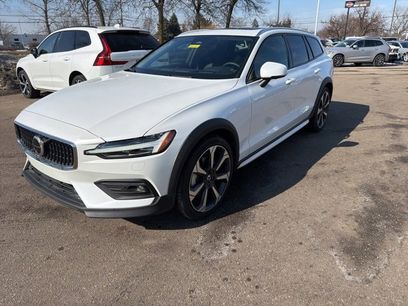 Certified 2025 Volvo V60 B5 Cross Country Ultra w/ Protection Package Premier