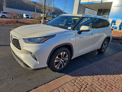 Used 2020 Toyota Highlander XLE image 9