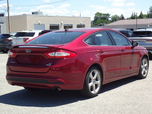 Used 2015 Ford Fusion SE FWD image 3