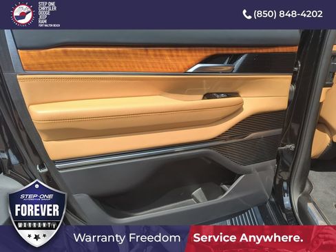 Used 2023 Jeep Grand Wagoneer Series III AWD/4WD image 29