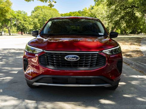 Used 2025 Ford Escape Active FWD image 3