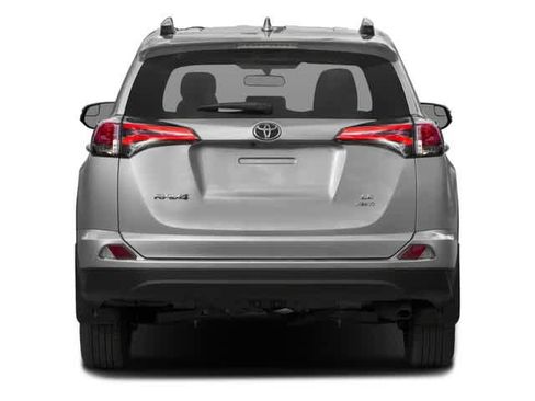 Used 2018 Toyota RAV4 LE image 5