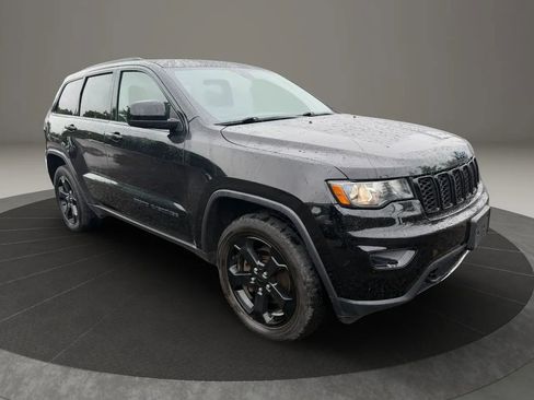 Used 2019 Jeep Grand Cherokee Laredo AWD/4WD image 3