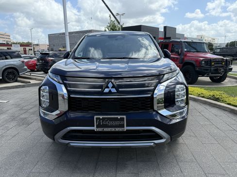 Used 2025 Mitsubishi Outlander SE AWD/4WD image 2