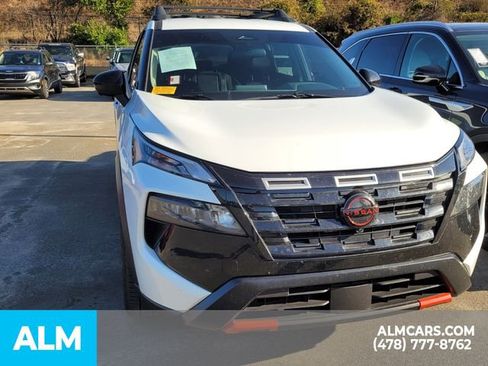 Used 2025 Nissan Rogue SV image 5