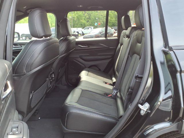 Certified 2024 Jeep Grand Cherokee Altitude AWD/4WD image 30
