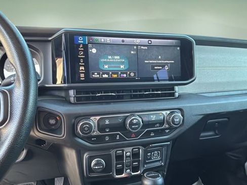 Used 2025 Jeep Gladiator Nighthawk image 22