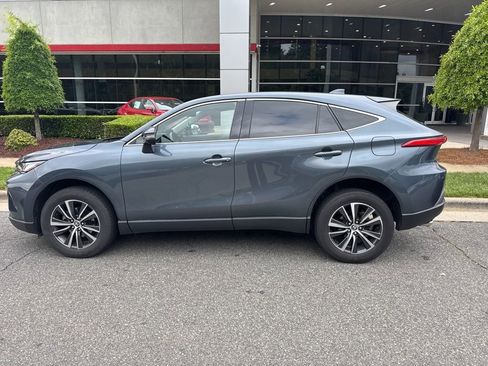 Used 2023 Toyota Venza LE AWD/4WD image 9