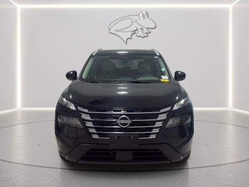 Used 2024 Nissan Rogue SV w/ SV Premium Package FWD image 2