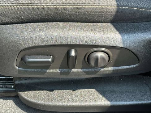 Used 2023 Chevrolet Equinox LT AWD/4WD image 13