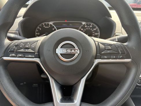 Used 2024 Nissan Altima 2.5 SV FWD image 17