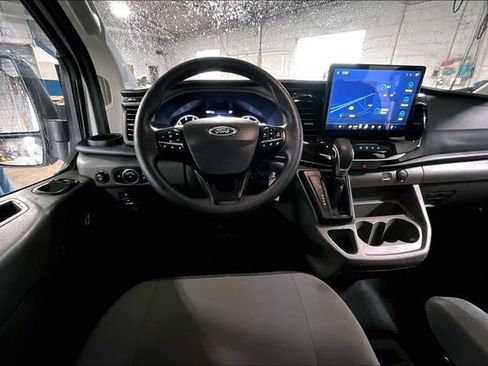 Used 2015 Ford Transit 150 XL RWD image 5