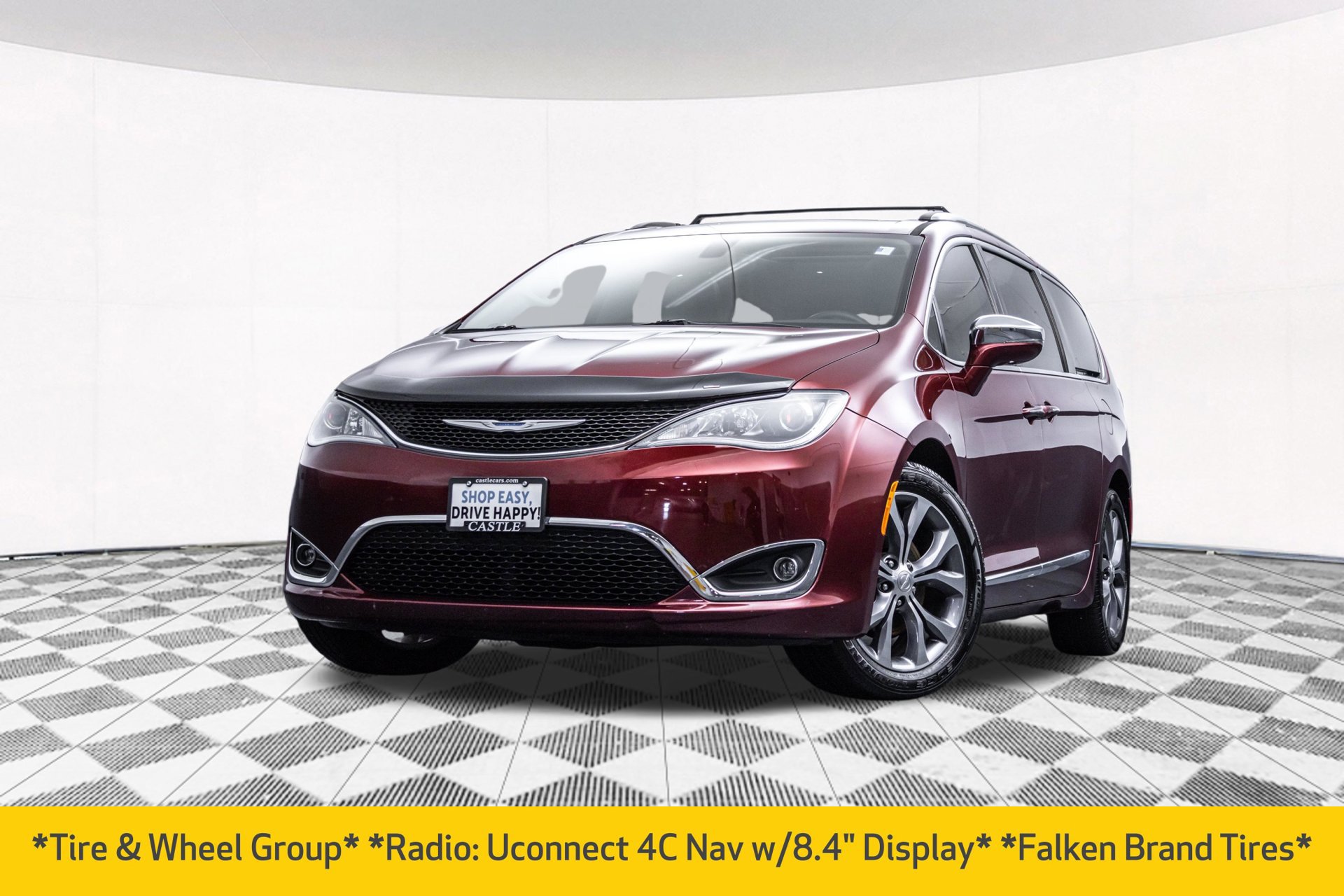 Used 2018 Chrysler Pacifica Limited w/ Tire & Wheel Group FWD image 2