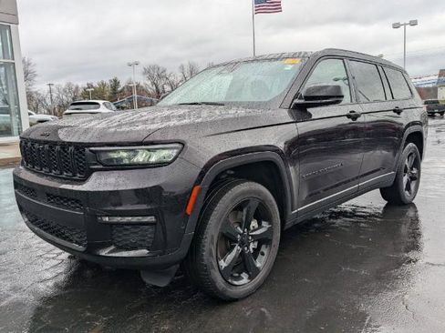 Used 2023 Jeep Grand Cherokee L Limited w/ Luxury Tech Group II image 10