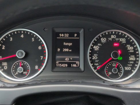 Used 2016 Volkswagen Tiguan S image 22