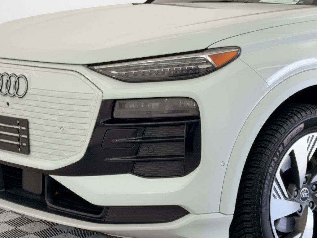 Used 2025 Audi Q6 e-tron Premium Plus w/ Premium Plus AWD/4WD image 12