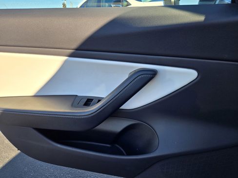 Used 2019 Tesla Model 3 Standard Range Plus image 24